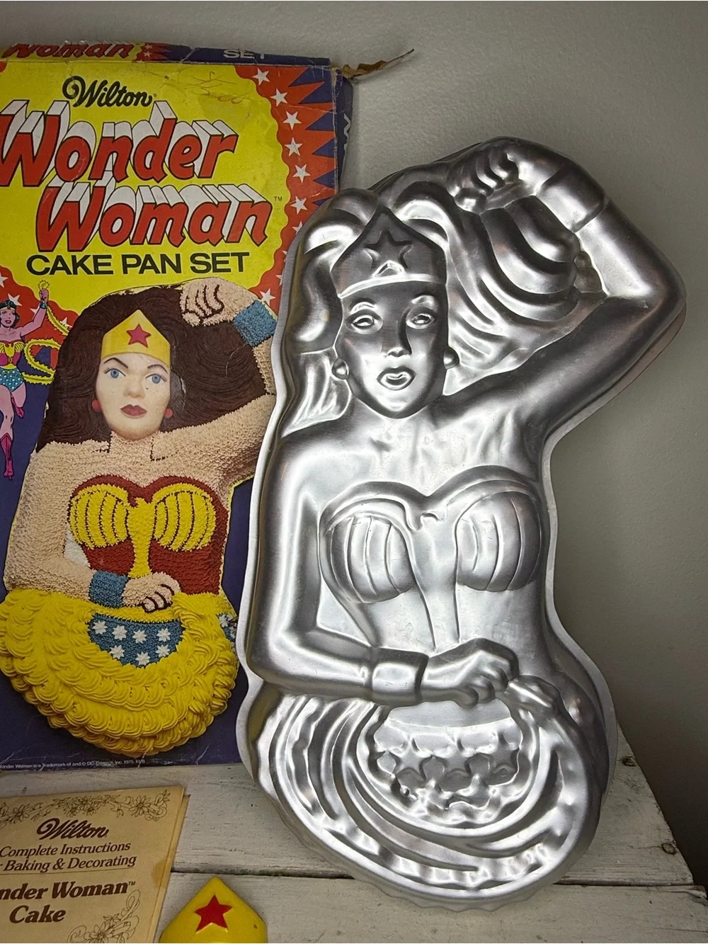 Wilton Wonder Woman Cake Pan Set - Silver Aluminum Mold with Colorful Box Art